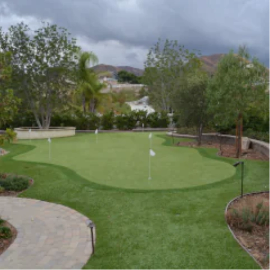 Indoor vs Outdoor Putting Green Options: Which Option Fits Your Game Best?