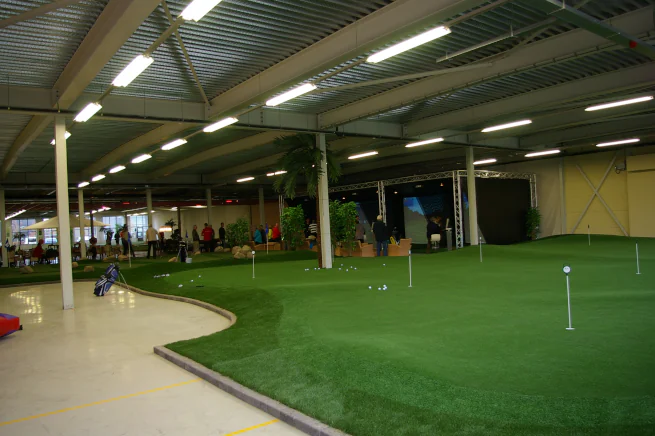 Huntsville Indoor putting green in open commercial space